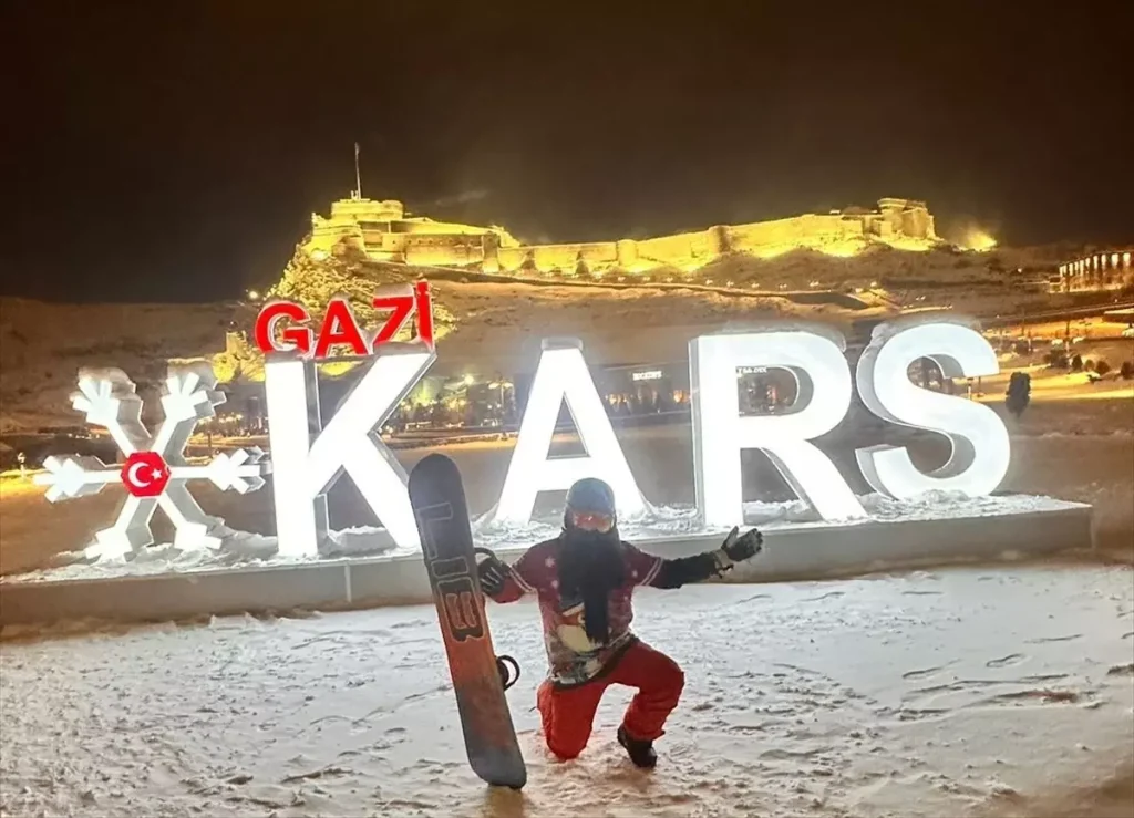 Kars Kalesi’nde Eğlenceli Snowboard Keyfi