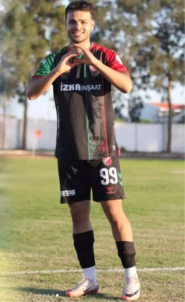 Karşıyaka’da Genç Orta Saha Mehmet Güneş’e Veda: Forma Şansı Bulamayan 19 Yaşlı Futbolcu Takımı Terk Etti