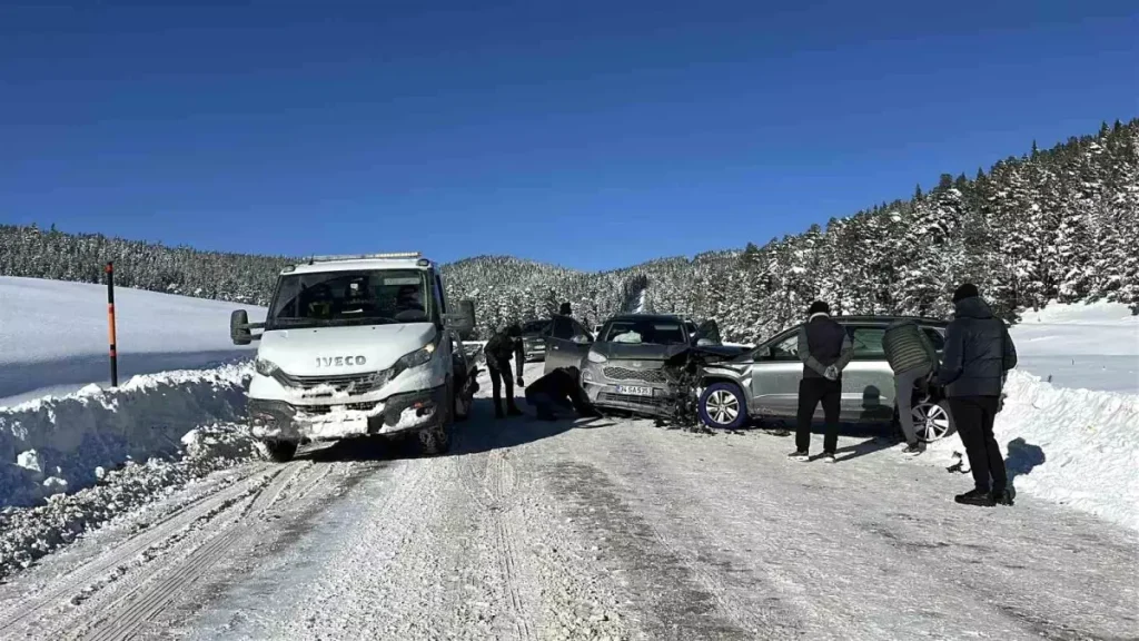 Bolu’da Kayak Yolu Kazası: İki CIP Kafa Kafaya Çarpıştı