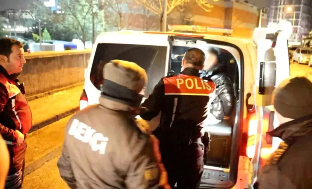 Aksaray’da Gençler Kavga Etti, Polis Kovalamaca Yaşadı