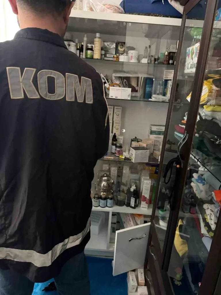 Konya’da Kaçak Klinik Operasyonu: Yüzlerce İlacın ve Tıbbi Ekipmanın Ele Geçirilmesi