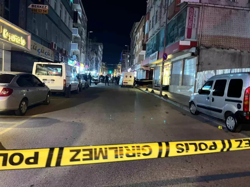 Küçükçekmece’de Silahlı Saldırı: 2 Ölü, 1 Yaralı
