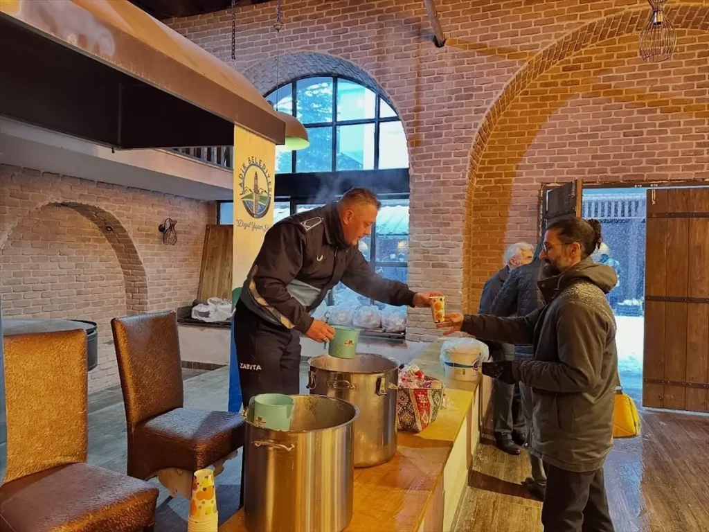 Ladik’te Pazarcılara Çorba İkramı