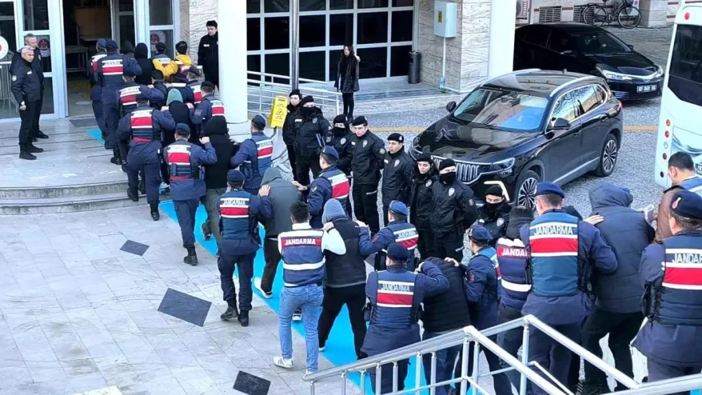 DEAŞ’a Yönelik Operasyonda 11 Tutuklama: Muğla’da Eş Zamanlı Çaplı Güvenlik Müdahalesi