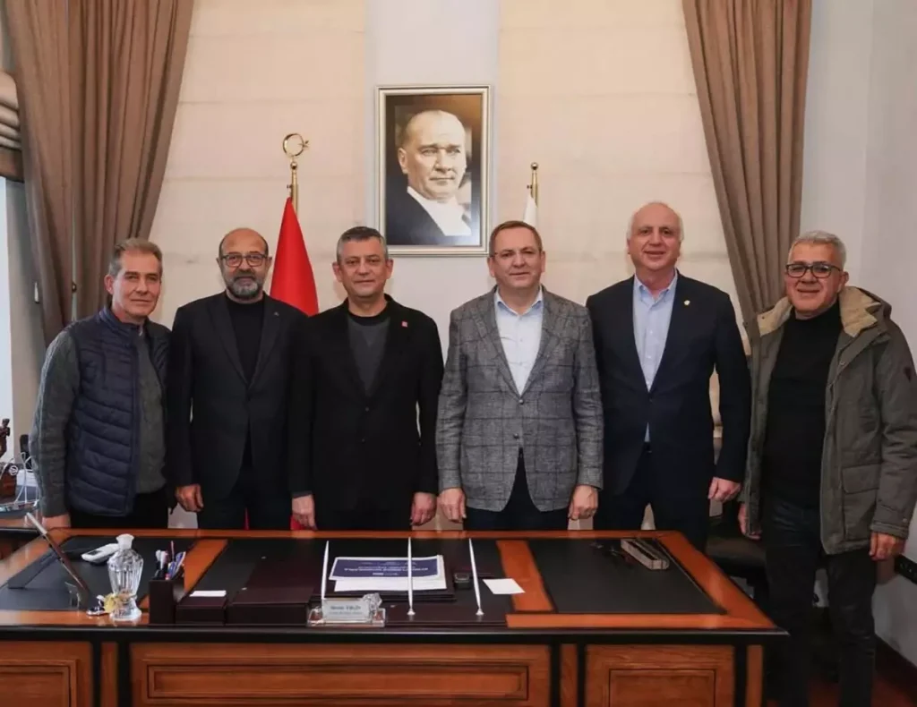 Özgür Özel, Ayvalık Belediyesi’ni Ziyaret Etti