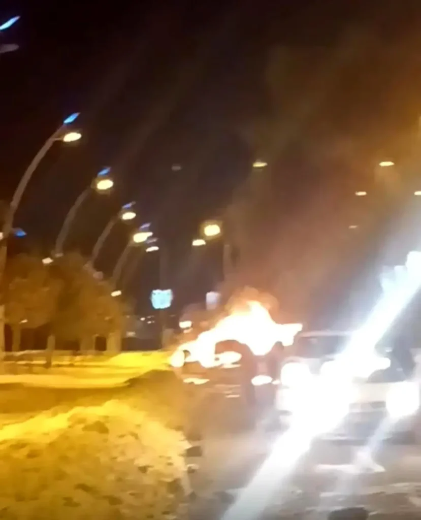 Diyarbakır’da Park Halindeki Araç Alev Aldı: Sebebi Belirsiz!