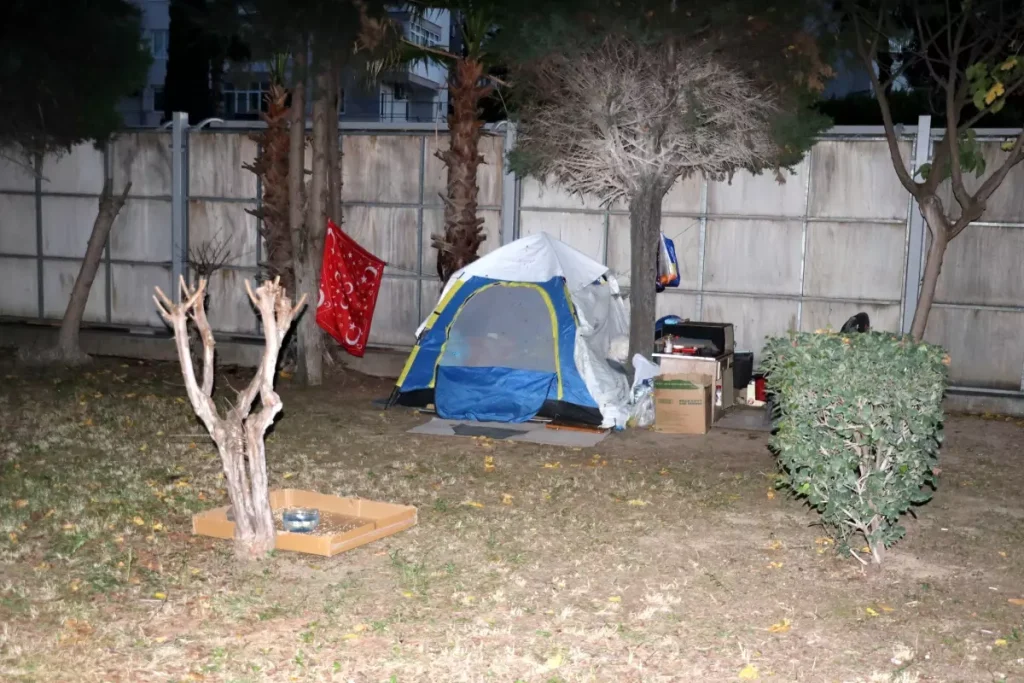 Antalya’da Çadırda Yaşayan Adamın Dramatik Hikâyesi