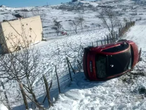 Samsun’da Kontrolden Çıkan Otomobil Tarlaya Yuvarlandı, 3 Yaralı