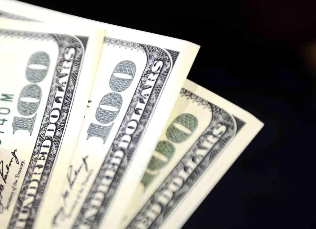 Döviz Kurları Güne Yüksek Başladı