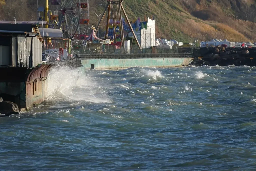 Tekirdağ’da Lodos Deniz Ulaşımını Aksatıyor