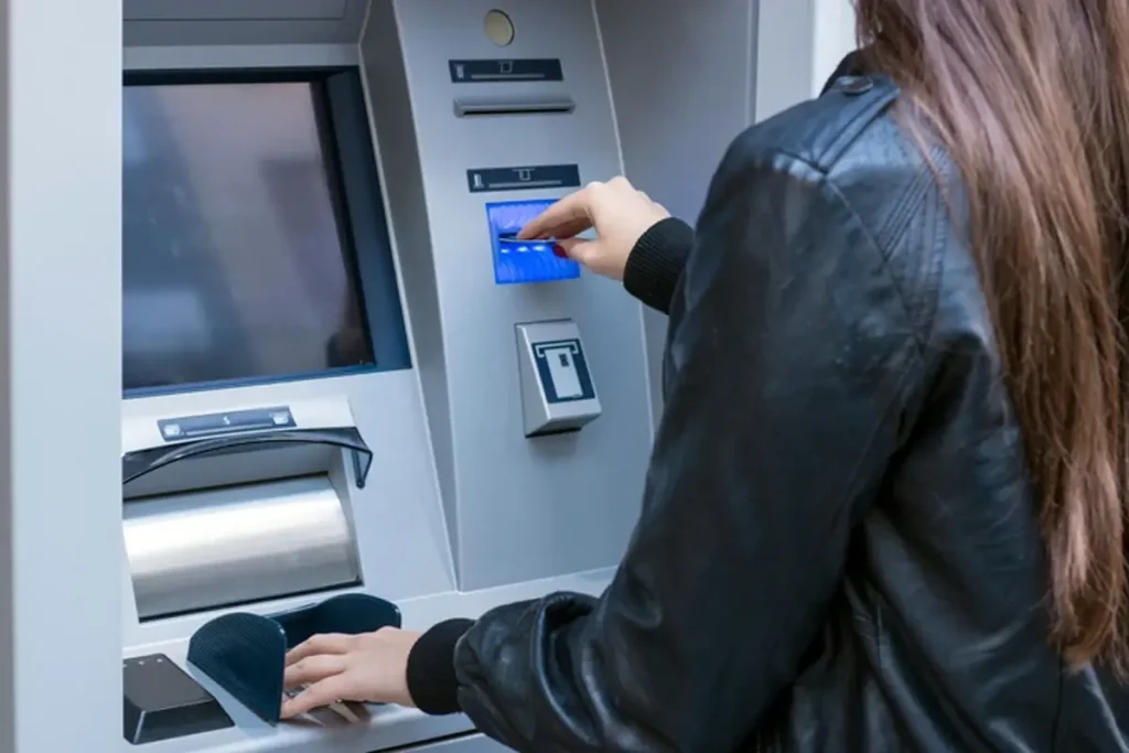 Yeni Dönem Bu Sabah Başladı! ATM’ye Kartını Takınca Bu Mesajla Karşılaşıyorsun